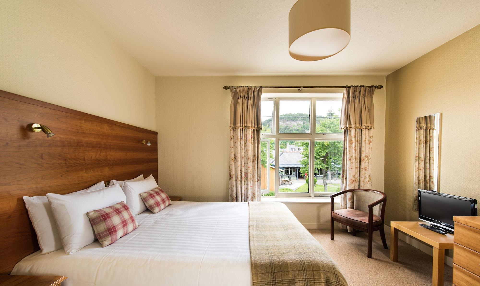 Balmoral Arms Hotel บัลลาเทอร์ ภายนอก รูปภาพ