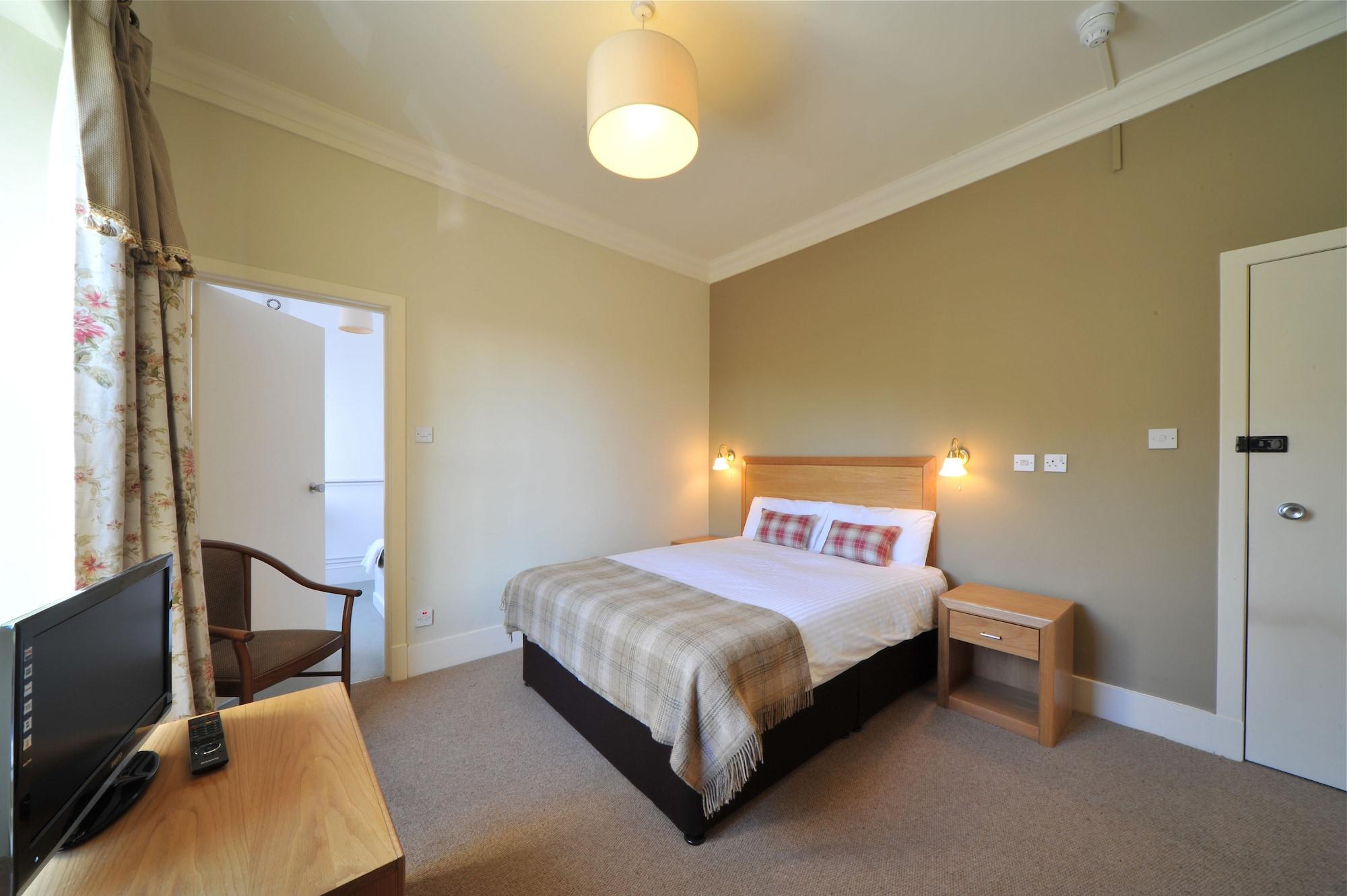 Balmoral Arms Hotel บัลลาเทอร์ ภายนอก รูปภาพ