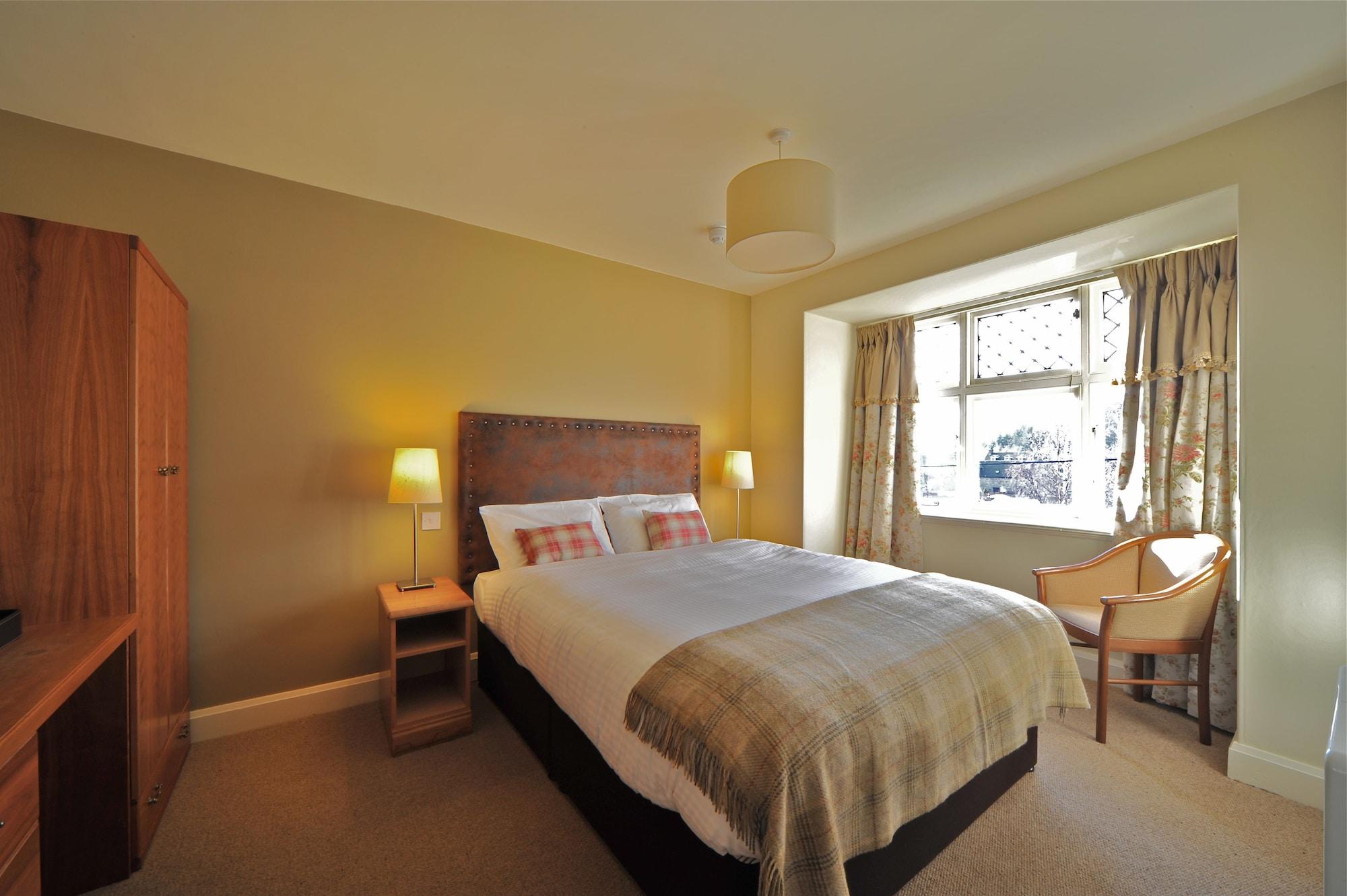 Balmoral Arms Hotel บัลลาเทอร์ ภายนอก รูปภาพ