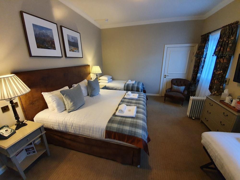 Balmoral Arms Hotel บัลลาเทอร์ ภายนอก รูปภาพ
