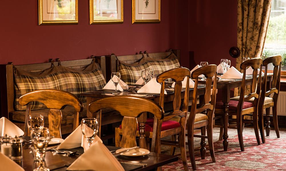 Balmoral Arms Hotel บัลลาเทอร์ ภายนอก รูปภาพ
