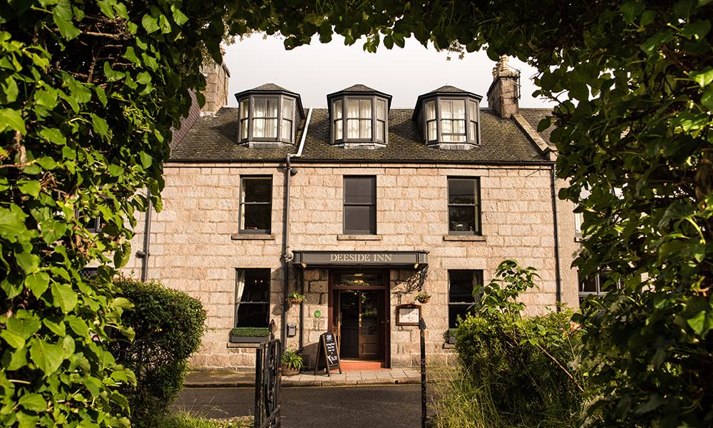 Balmoral Arms Hotel บัลลาเทอร์ ภายนอก รูปภาพ
