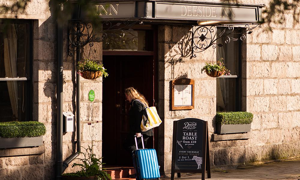 Balmoral Arms Hotel บัลลาเทอร์ ภายนอก รูปภาพ