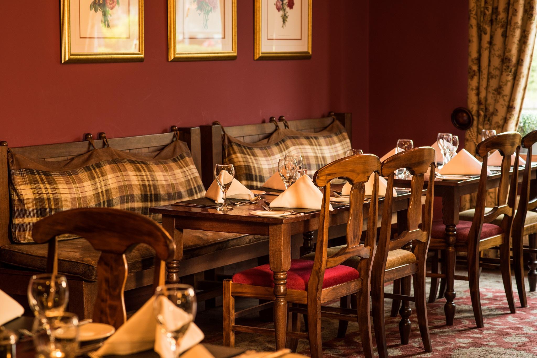 Balmoral Arms Hotel บัลลาเทอร์ ภายนอก รูปภาพ