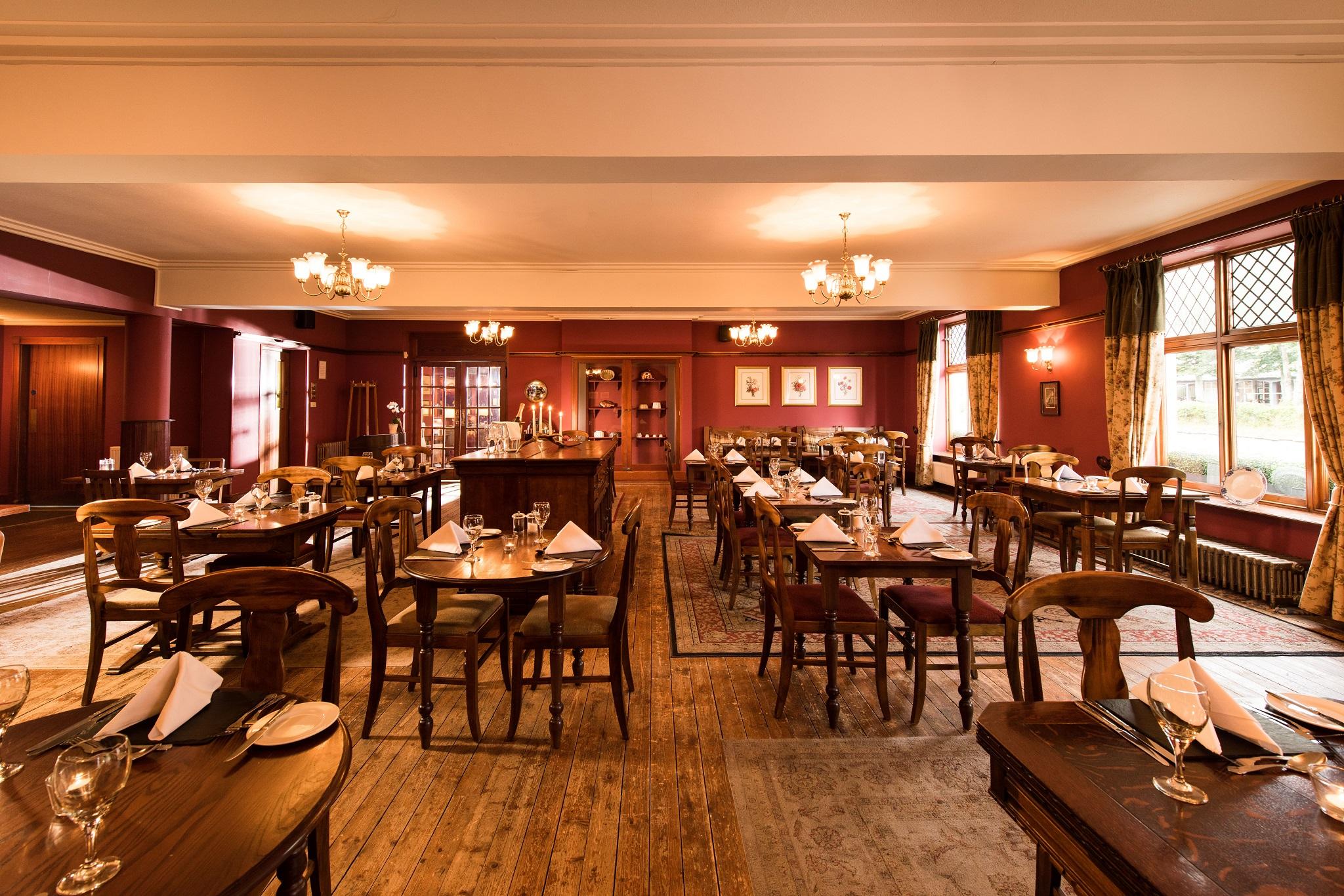 Balmoral Arms Hotel บัลลาเทอร์ ภายนอก รูปภาพ
