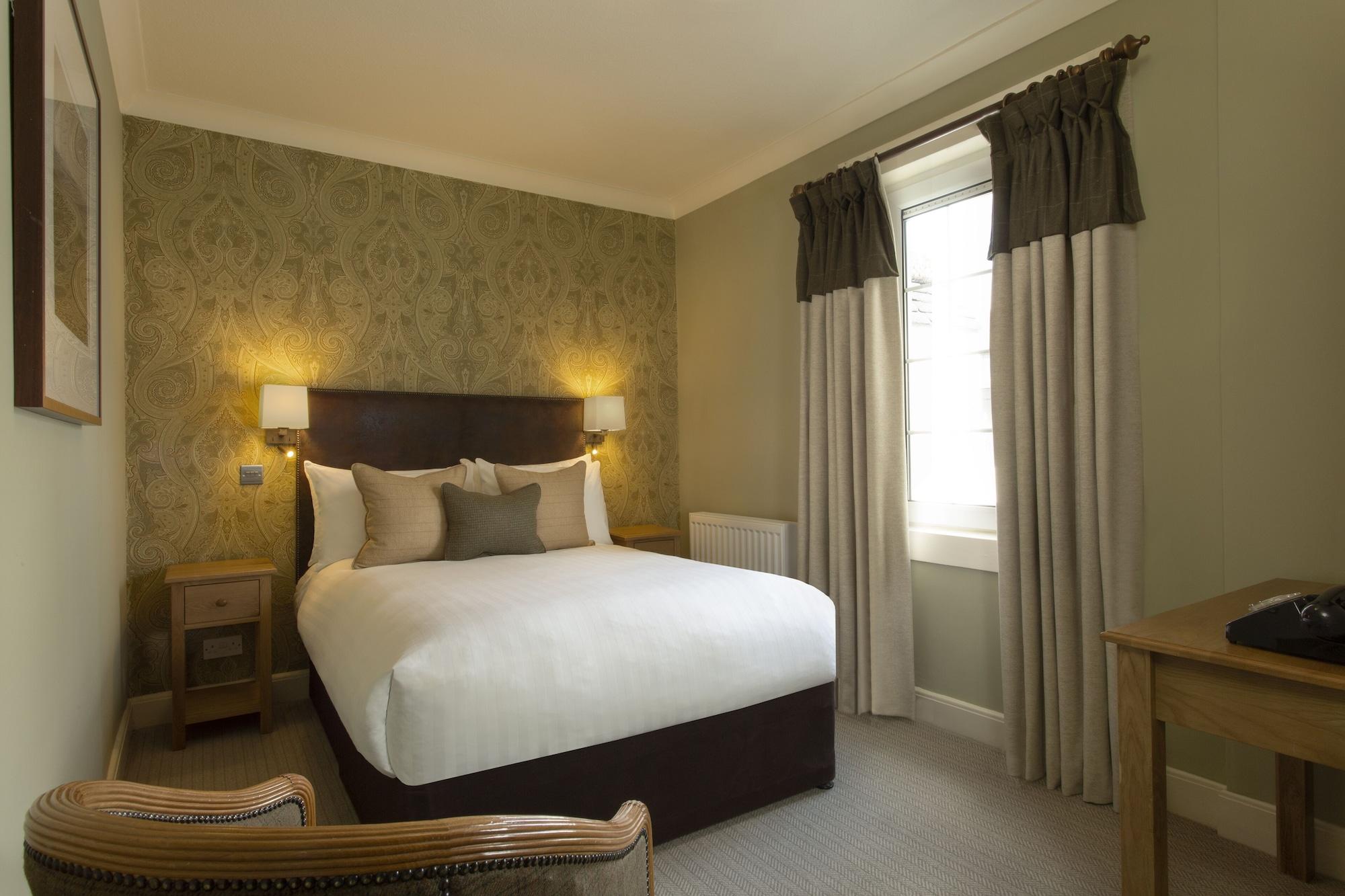 Balmoral Arms Hotel บัลลาเทอร์ ภายนอก รูปภาพ