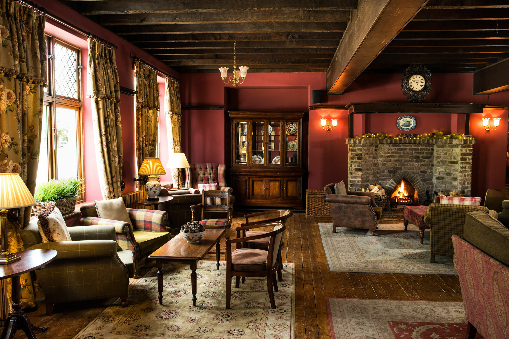 Balmoral Arms Hotel บัลลาเทอร์ ภายนอก รูปภาพ